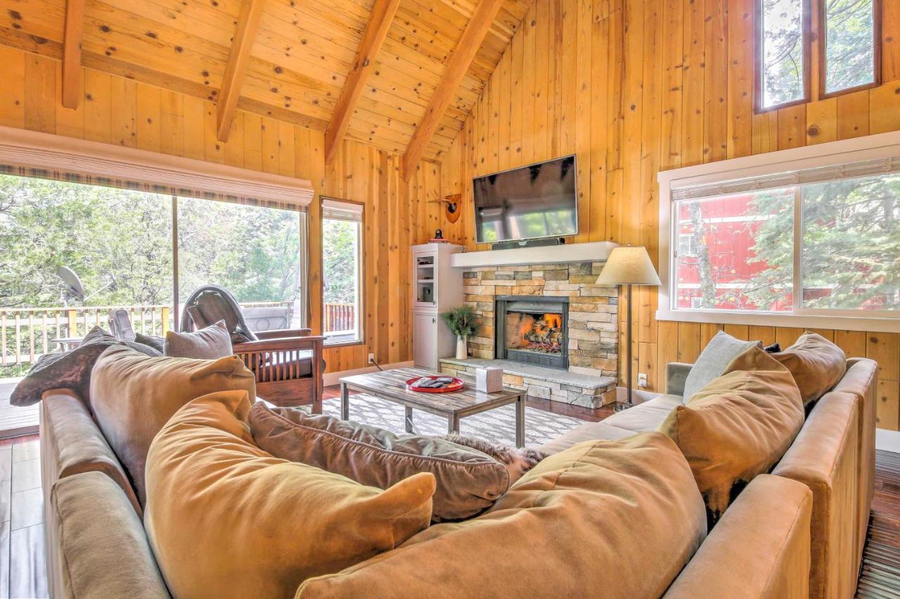 Gorgeous Lake Arrowhead Retreat Game Room And Deck Exteriör bild